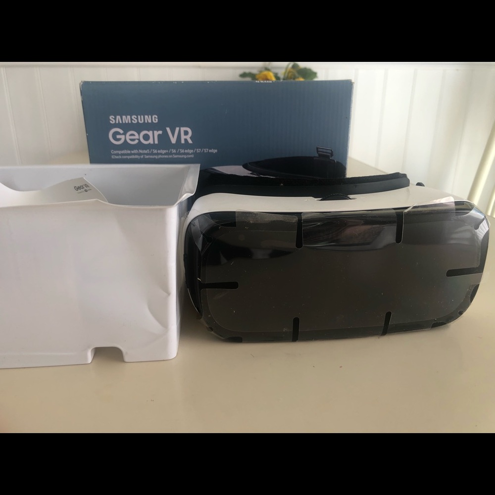 Samsung Gear VR Brand New - Picture 5 of 6